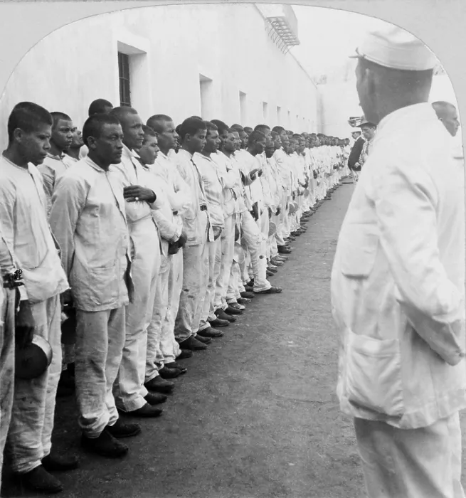 Framed Print : 500 prisoners in formation against a wall, under guard, at the San Juan, Puerto Rico Jail in 1900, shortly after the U.S