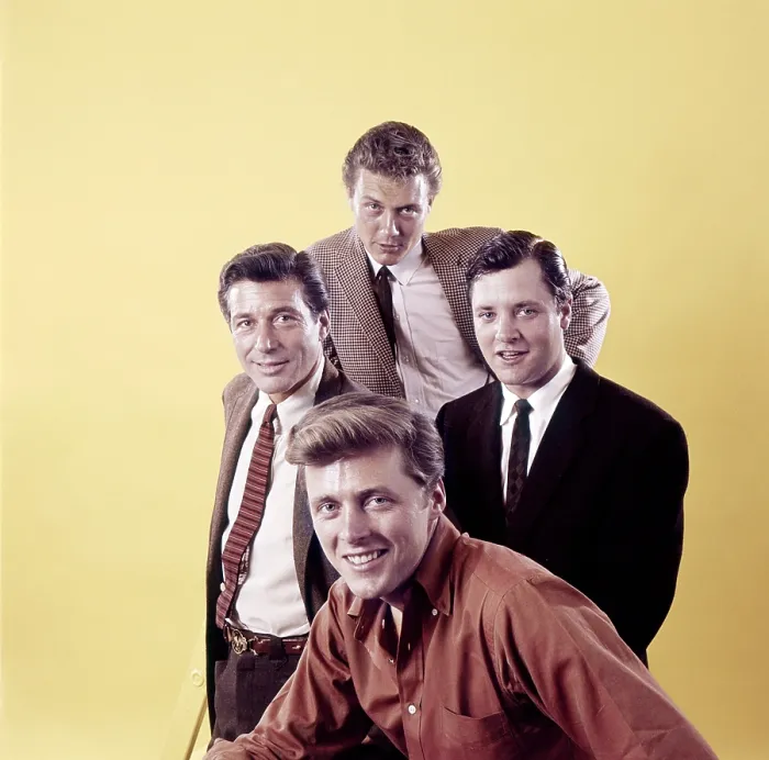 Framed Print : 77 SUNSET STRIP, clockwise from front, Edd Byrnes, Efrem Zimbalist, Jr. Roger Smith, Richard Long, 1958-64 (1960 photo)