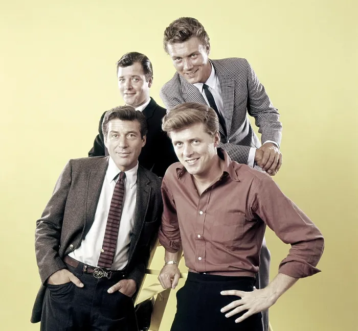 Framed Print : 77 SUNSET STRIP, clockwise from right, Edd Byrnes, Efrem Zimbalist, Jr. Richard Long, Roger Smith, 1958-64 (1960 photo)