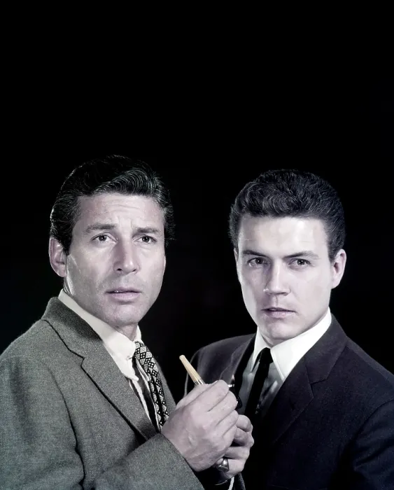 Framed Print : 77 SUNSET STRIP, from left, Efrem Zimbalist, Jr. Roger Smith, 1958-64