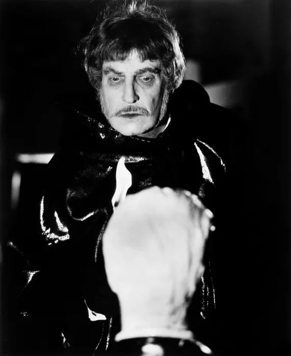 Framed Print : THE ABOMINABLE DR. PHIBES, Vincent Price, 1971