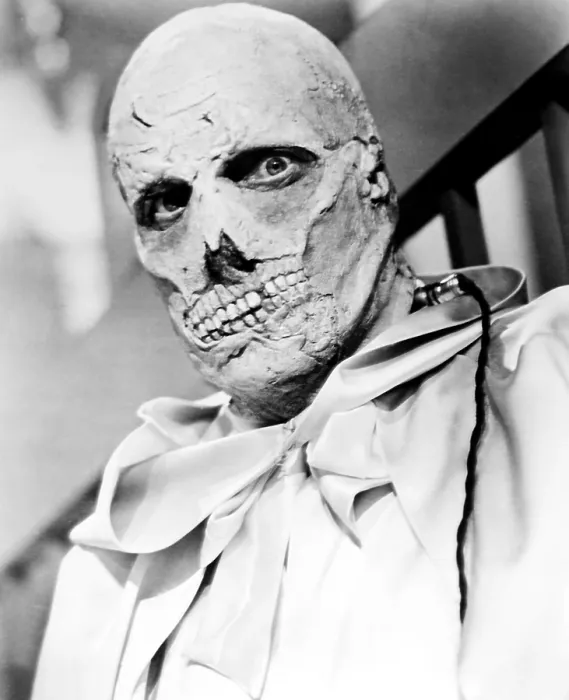 Framed Print : THE ABOMINABLE DR. PHIBES, Vincent Price, 1971 Framed Print : THE ABOMINABLE DR. PHIBES, Vincent Price, 1971