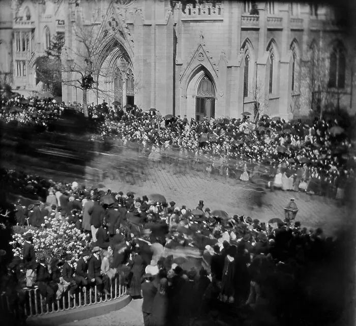 Framed Print : Abraham's Lincoln's funeral procession in New York City, April 24, 1865. The horse drawn catafalque and coffin begin their way up Broadway from City Hall