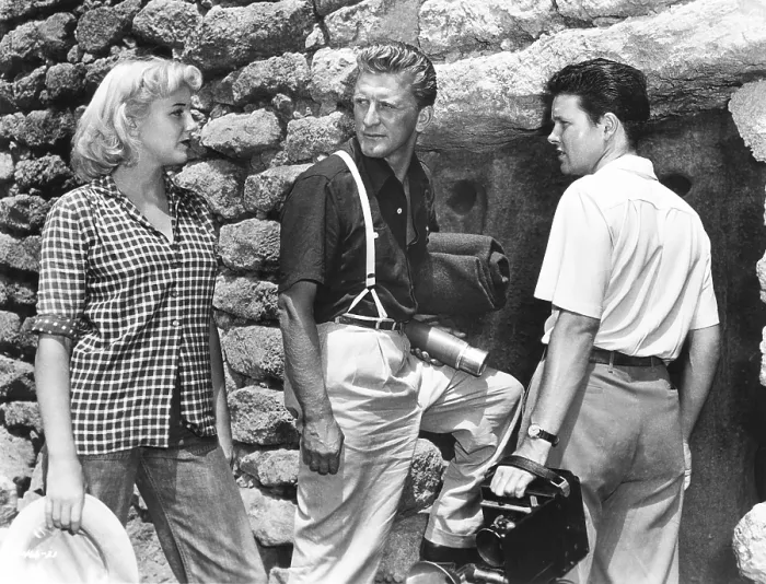 Framed Print : ACE IN THE HOLE, (aka THE BIG CARNIVAL), from left, Jan Sterling, Kirk Douglas, Robert Arthur, 1951