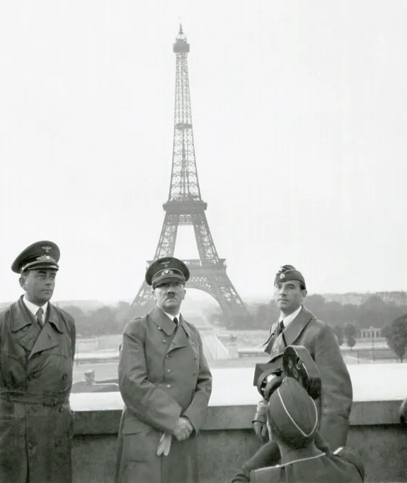 Framed Print : Adolf Hitler, flanked by Albert Speer and Arno Breker, before the Eiffel Tower, Paris. World War 2, June 23, 1940. (BSLOC_2013_11_67) Framed Print : Adolf Hitler, flanked by Albert Speer and Arno Breker, before the Eiffel Tower, Paris. World War 2, June 23, 1940. (BSLOC_2013_11_67)
