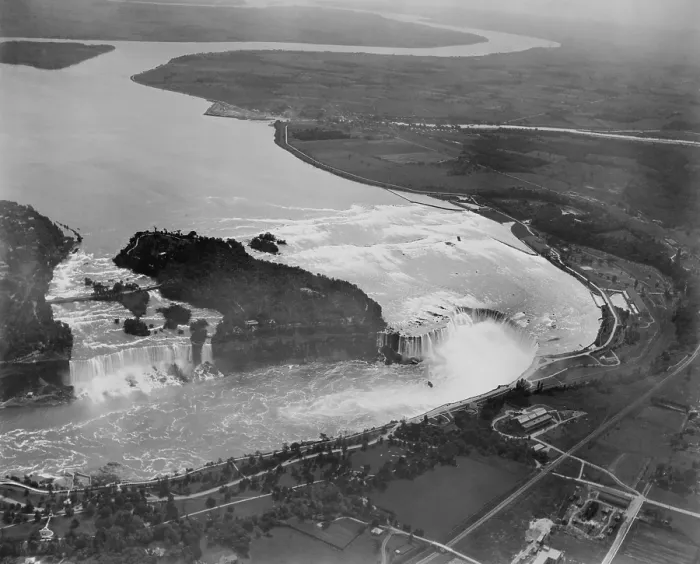 Framed Print : Aerial view of Niagara Falls, New York in 1922. The American side is on the left, the Canadian on the right