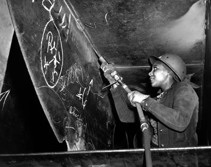 Framed Print : African American woman working on the Liberty Ship, SS George Washington Carver. Eastine Cowner, works as a scaler at the Kaiser shipyards, Richmond, California