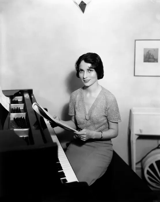 Framed Print : Agnes Moorehead, ca. 1930