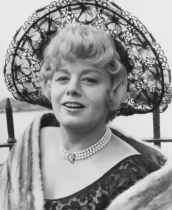 Framed Print : ALFIE, Shelley Winters, 1966