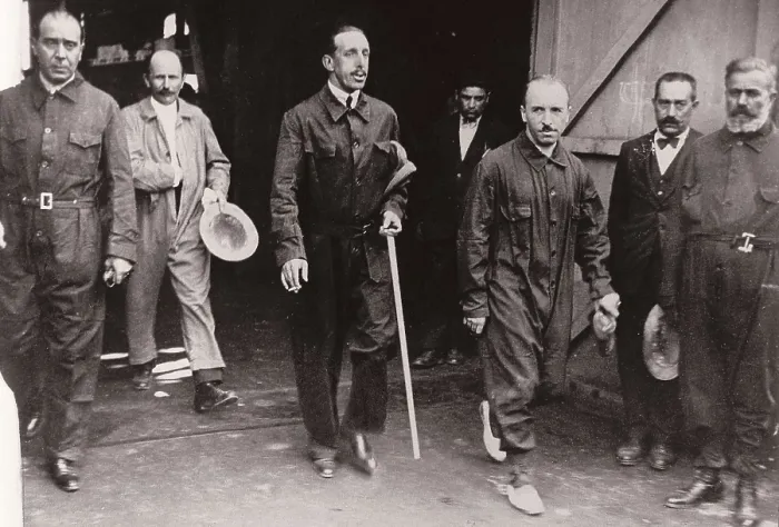 Framed Print : ALFONSO XIII (1886-1941). Alfonso XIII visiting the potash mines of Suria (3rd October 1929). SPAIN. CATALONIA. BARCELONA. Sria. AISA / Everett Collection**US SALES ONLY** Framed Print : ALFONSO XIII (1886-1941). Alfonso XIII visiting the potash mines of Suria (3rd October 1929). SPAIN. CATALONIA. BARCELONA. Sria. AISA / Everett Collection**US SALES ONLY**