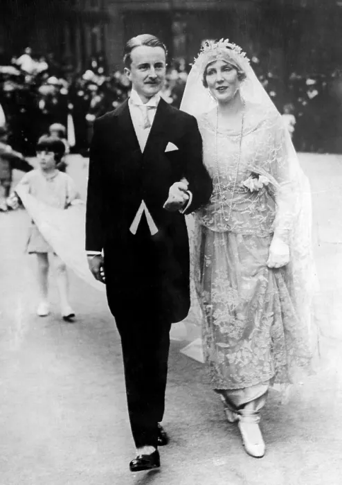 Framed Print : Alfred Duff Cooper and his bride, Lady Diana Manners, 1919.Courtesy: CSU Archives / Everett Collection