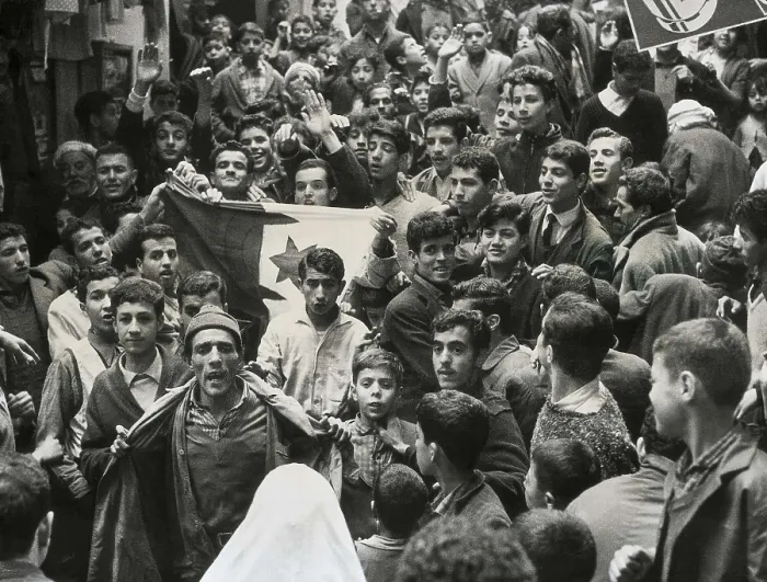 Framed Print : Algeria (1959). Young Algerians unfurl the Algerian flat during a cease-fire in the Kasbah of Algiers. AISA / Everett Collection**US SALES ONLY** Framed Print : Algeria (1959). Young Algerians unfurl the Algerian flat during a cease-fire in the Kasbah of Algiers. AISA / Everett Collection**US SALES ONLY**