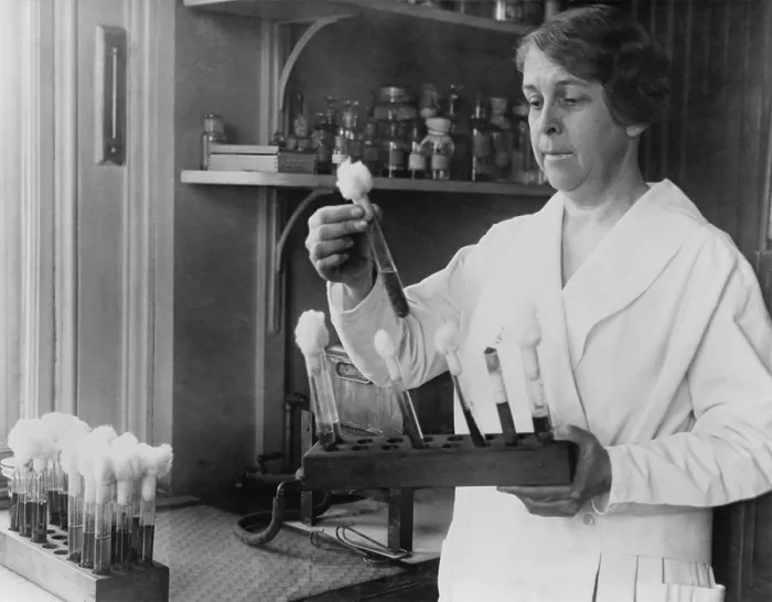 Framed Print : Alice Evans (1881-1975), bacteriologist who identified a bacterial infection carried by cows that caused undulating fever in humans in 1918 Framed Print : Alice Evans (1881-1975), bacteriologist who identified a bacterial infection carried by cows that caused undulating fever in humans in 1918