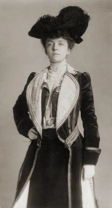 Framed Print : Alice Roosevelt (1884-1980), at the age of 18 in a fashionable coat and hat. 1902 portrait by Frances Benjamin Johnston Framed Print : Alice Roosevelt (1884-1980), at the age of 18 in a fashionable coat and hat. 1902 portrait by Frances Benjamin Johnston