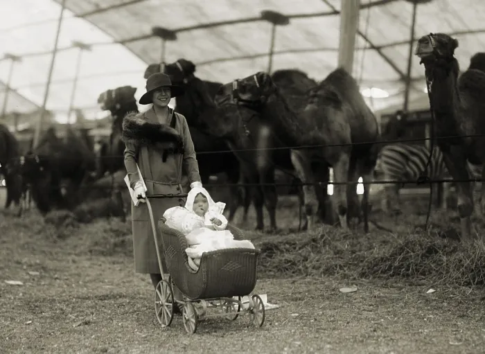 Framed Print : Alice Roosevelt Longworth with baby daughter Paulina at the circus, May 5, 1926