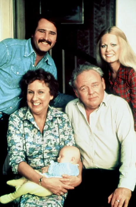 Framed Print : ALL IN THE FAMILY, from left: from top left: Rob Reiner, Jean Stapleton, Carroll O'Connor, Sally Struthers, 1971-79