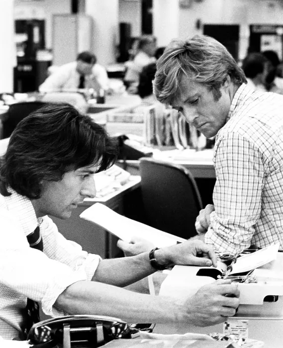 Framed Print : ALL THE PRESIDENT'S MEN, from left, Dustin Hoffman, Robert Redford, 1976. Warner Bros. / courtesy Everett Collection
