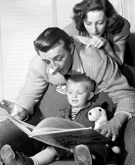 Framed Print : American actor Robert Mitchum (center), with his wife Dorothy Mitchum (top), and son Jim (bottom), 1947.. Courtesy: CSU Archives  /  Everett Collection