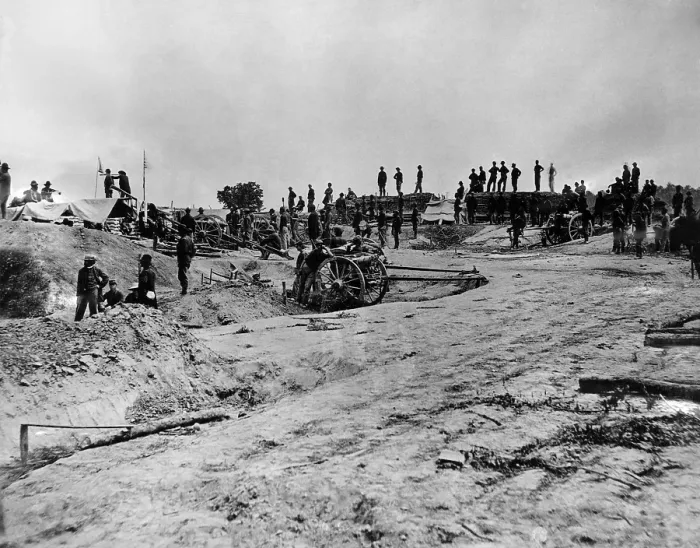 Framed Print : American Civil War: A Union artillery unit in Petersburg, Virginia, c. 1861.. Courtesy: CSU Archives  /  Everett Collection