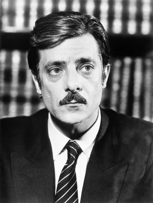 Framed Print : AMERICAN DREAMER, Giancarlo Giannini, 1984, Warner Brothers / courtesy Everett Collection
