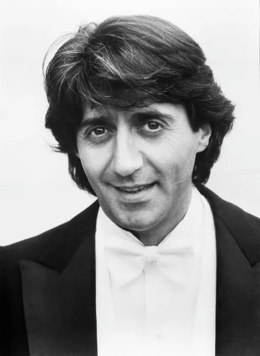Framed Print : AMERICAN DREAMER, Tom Conti, 1984, Warner Brothers / courtesy Everett Collection