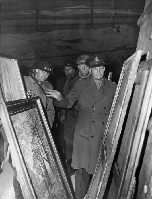 Framed Print : American Generals inspect artworks looted by Nazis. April 12, 1945