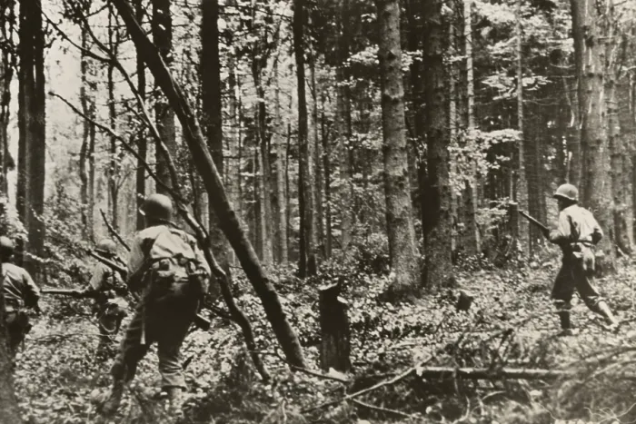 Framed Print : American infantrymen fighting in the German Hurtgen Forest near Vossenack. Nov. 9, 1944. In the Battle of Hurtgen Forest, Sept. 19-Dec 16, 1944, U.S