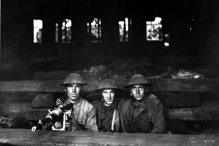 Framed Print : American machine gun set up in railroad shop. Ninth Machine Gun Battalion at Chateau Thierry, France. World War I. June 7, 1918 Framed Print : American machine gun set up in railroad shop. Ninth Machine Gun Battalion at Chateau Thierry, France. World War I. June 7, 1918