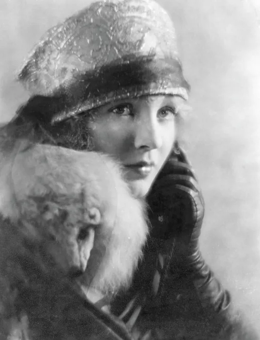 Framed Print : American silent film actress Mary Miles Minter, (1902-1984), 1922.. Courtesy: CSU Archives / Everett Collection Framed Print : American silent film actress Mary Miles Minter, (1902-1984), 1922.. Courtesy: CSU Archives / Everett Collection