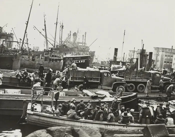 Framed Print : American soldiers disembark at Iceland on Oct. 16, 1941. Britain invaded neutral Iceland in May 1940 and transferred the island's defense to the U.S
