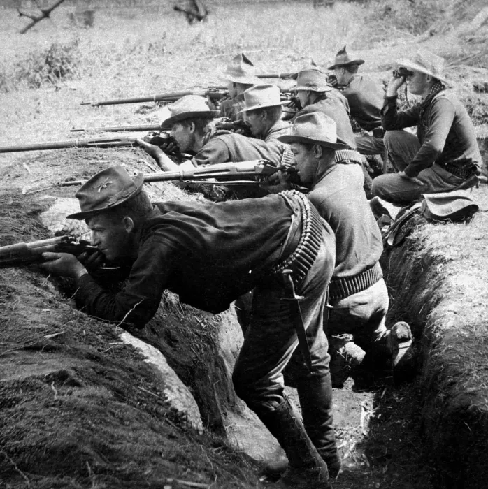 Framed Print : American soldiers entrenched against the Filipinos insurgents during the Philippine-American War. Ca. 1899-1900 (BSLOC_2017_10_83)