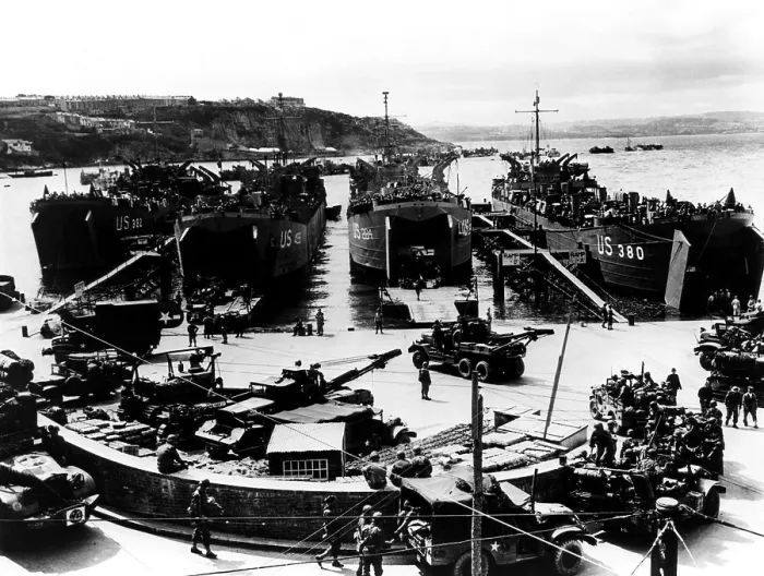 Framed Print : American soldiers being loaded into barges in Plymouth, England for their voyage to Normandy, France. Courtesy: CSU Archives / Everett Collection Framed Print : American soldiers being loaded into barges in Plymouth, England for their voyage to Normandy, France. Courtesy: CSU Archives / Everett Collection