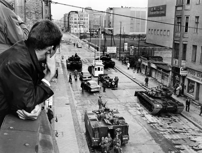 Framed Print : American tanks at the Friedrichstrasse checkpoint crossing through the Berlin Wall. A man looks down from a window at U.S. tanks and troops at Checkpoint Charlie. Oct. 25, 1961