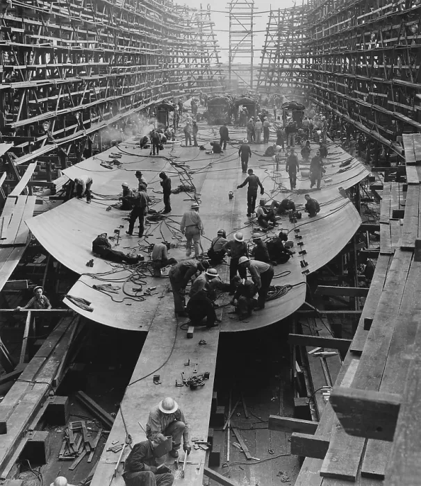 Framed Print : American war workers laying down the hull of a Liberty Ship. It was one of 2, 710 Liberty Ships built at eighteen American shipyards during World War 2. Ca. 1941-45 Framed Print : American war workers laying down the hull of a Liberty Ship. It was one of 2, 710 Liberty Ships built at eighteen American shipyards during World War 2. Ca. 1941-45