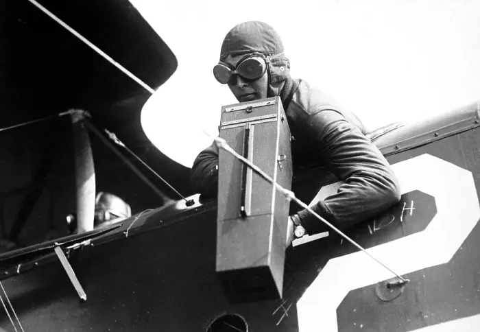 Framed Print : American World War I aviator photographing ground positions with an Aeroplane Graflex camera. Ca. 1917-18 Framed Print : American World War I aviator photographing ground positions with an Aeroplane Graflex camera. Ca. 1917-18
