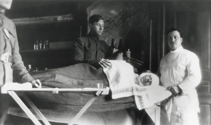 Framed Print : American WW1 Soldier with a head wound in U.S. Base hospital, France. 1917-18. (BSLOC_2012_4_64) Framed Print : American WW1 Soldier with a head wound in U.S. Base hospital, France. 1917-18. (BSLOC_2012_4_64)