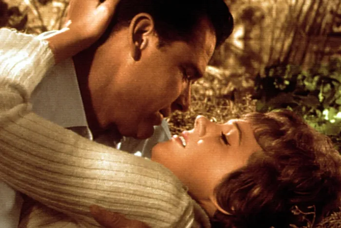 Framed Print : THE AMERICANIZATION OF EMILY, James Garner, Julie Andrews, 1964 Framed Print : THE AMERICANIZATION OF EMILY, James Garner, Julie Andrews, 1964