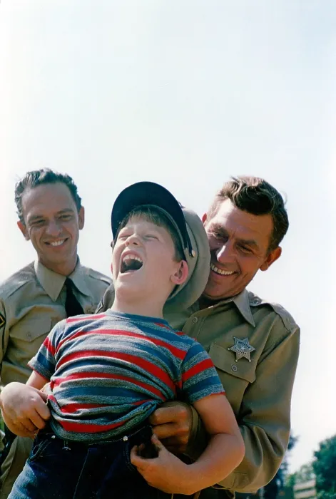 Framed Print : THE ANDY GRIFFITH SHOW, from left: Don Knotts, Ron Howard, Andy Griffith, on set, (September 1962), 1960-68