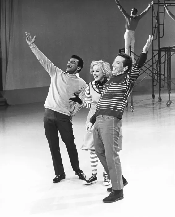 Framed Print : THE ANDY WILLIAMS SHOW, from left, Johnny Mathis, Phyllis Diller, Andy Williams, (episode aired January 17, 1965), 1962-71