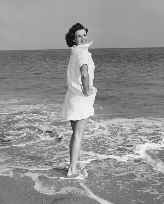 Framed Print : Angie Dickinson, first leg art after becoming a TVenus (orginal caption), 1953 Framed Print : Angie Dickinson, first leg art after becoming a TVenus (orginal caption), 1953