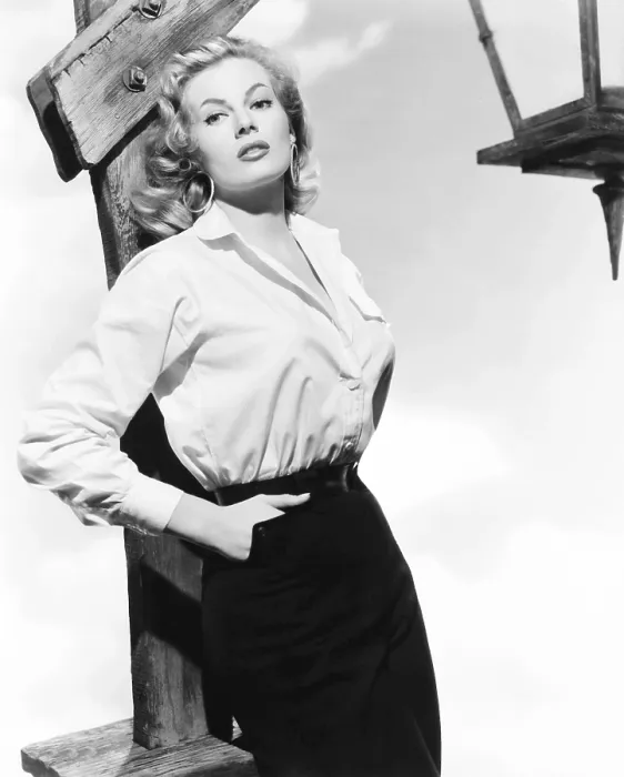 Framed Print : Anita Ekberg, 1955 Framed Print : Anita Ekberg, 1955