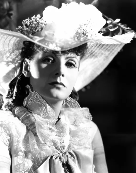 Framed Print : ANNA KARENINA, Greta Garbo, 1935 Framed Print : ANNA KARENINA, Greta Garbo, 1935
