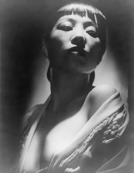 Framed Print : Anna May Wong (1905-1961), Chinese-American film actress in an expressive portrait by Hollywood photographer, George Hurrell. Ca. 1935