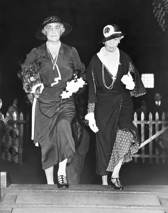 Framed Print : Anne Tracy Morgan ascends the gangplank of the S. S. Ile-de-France, with Elsie de Wolfe. Morgan (left) was the daughter of J.P. Morgan Sr