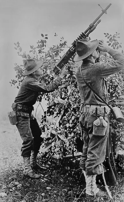 Framed Print : Anti-aircraft gun operated by two US soldiers, during World War 1, 1917-1918 (BSLOC_2016_13_157.jpg )