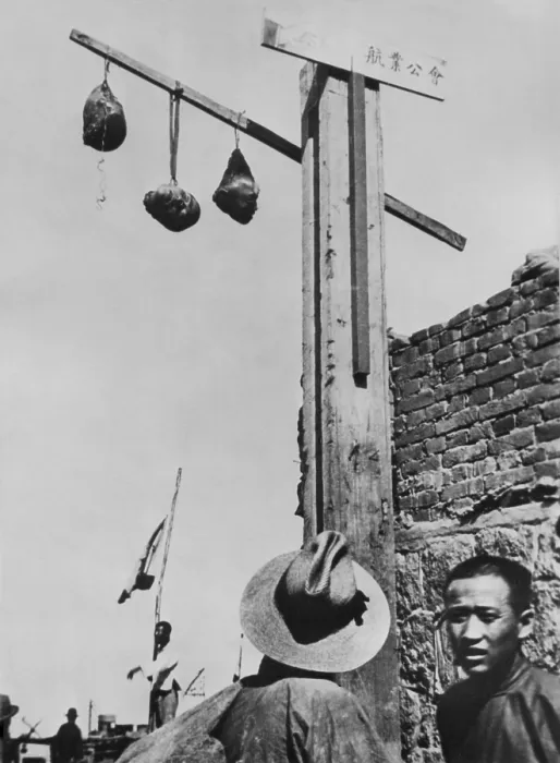 Framed Print : Anti-Japanese Manchurians severed heads displayed in Harbin, Manchukuo