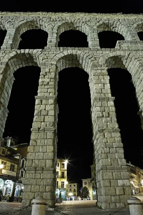 Framed Print : Aqueduct in Segovia. 1st c. SPAIN. Segovia. Roman aqueduct. Roman art. Early Empire. Architecture. - Cardinalia / Iberfoto / Everett Collection (219118)**US SALES ONLY**