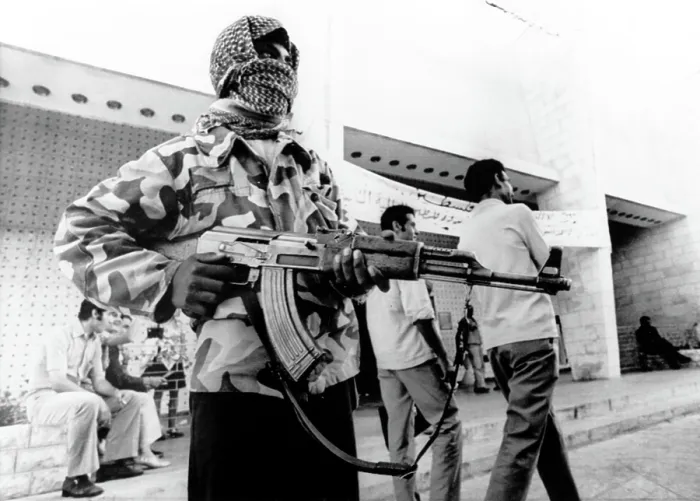 Framed Print : Arab-Israeli War, female guerrilla guarding the Congress Building during the 2nd World Conference of the General Union of Palestine Students, Amman, Jordan, September 11, 1970