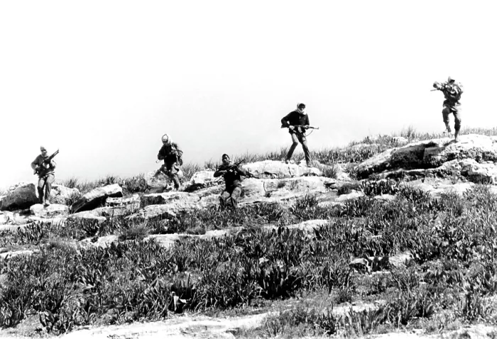 Framed Print : Arab-Israeli War, Commando trainees advancing in a skirmish line during training at a guerrilla camp in the Jordanian Desert, March 14, 1970