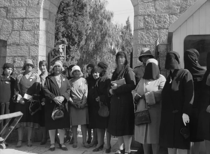 Framed Print : Arab womens protest delegation at the residence of to the High Commissioner, Sir John Chancellor Framed Print : Arab womens protest delegation at the residence of to the High Commissioner, Sir John Chancellor
